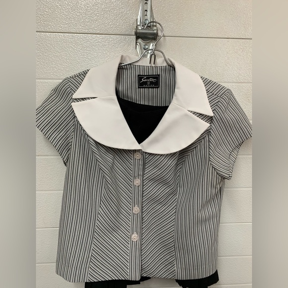 Vintage Sweet Suit Petite Size 12P Beautiful with Ruffles Top & Skirt Black - Picture 1 of 8